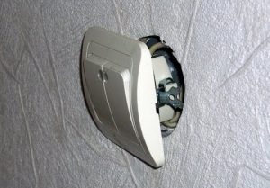 Замена выключателя света в квартире в Сысерти